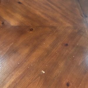 Table w/leaf and four chairs